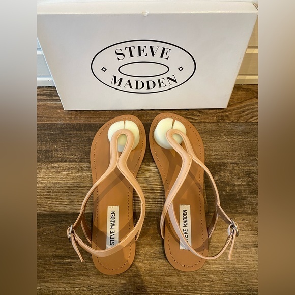 Steve Madden ‘Hideaway’ blush coloured Sandles - Flat‎ BNIB - Picture 2 of 3